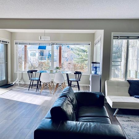 Private, Spacious, & Bright Home YYC 외부 사진