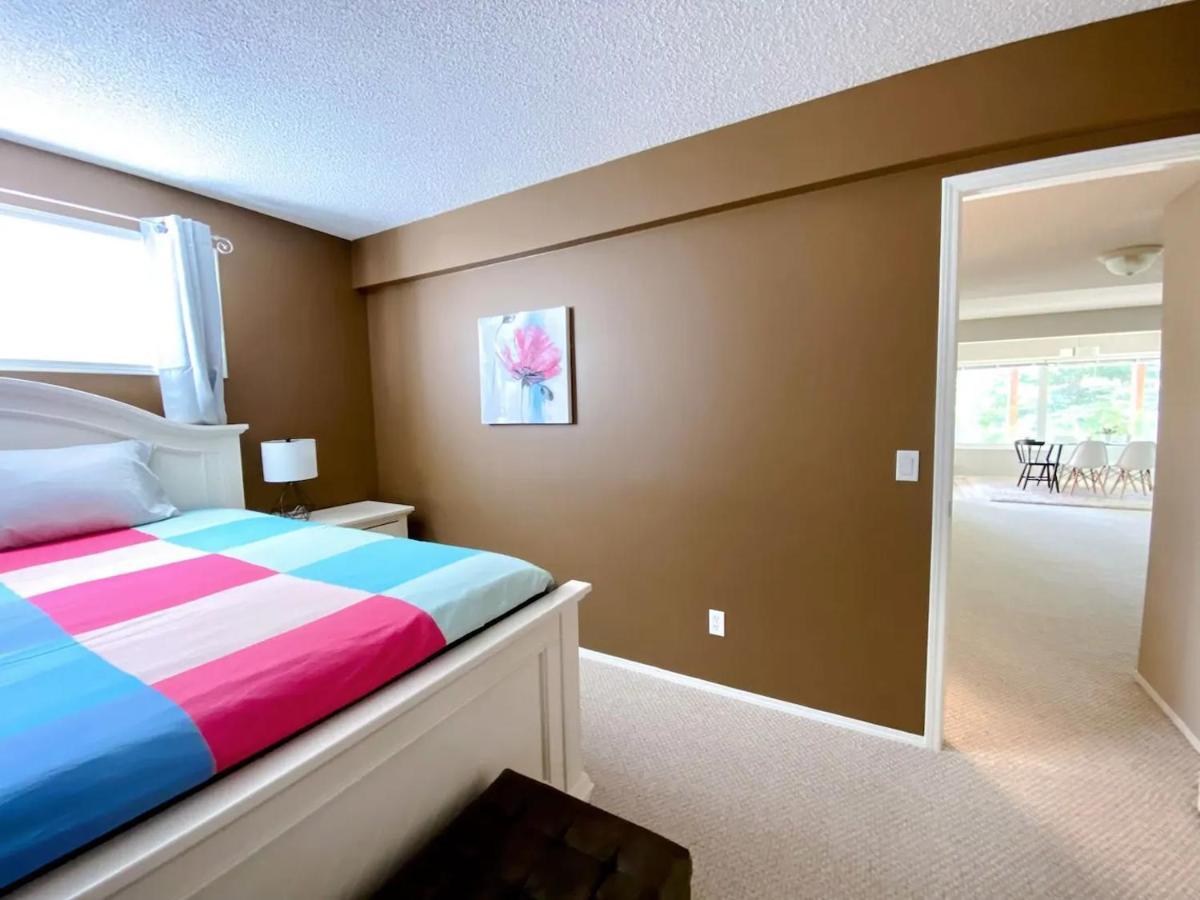 Private, Spacious, & Bright Home YYC 외부 사진
