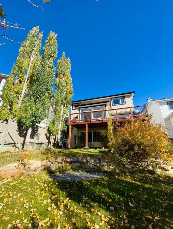 Private, Spacious, & Bright Home YYC 외부 사진