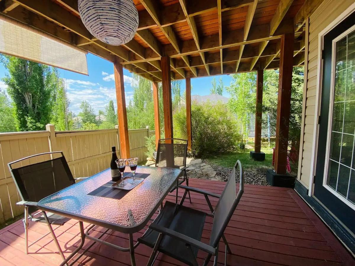 Private, Spacious, & Bright Home YYC 외부 사진
