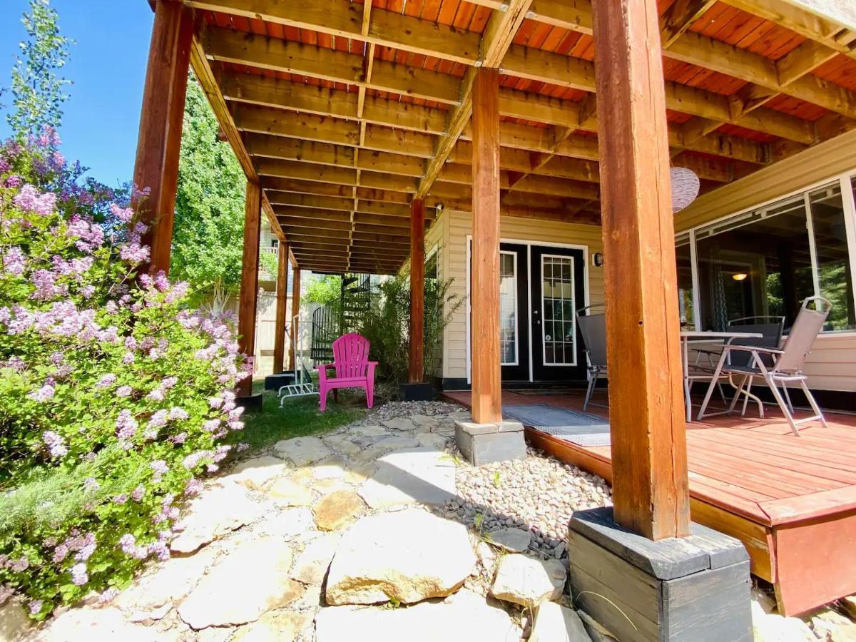 Private, Spacious, & Bright Home YYC 외부 사진