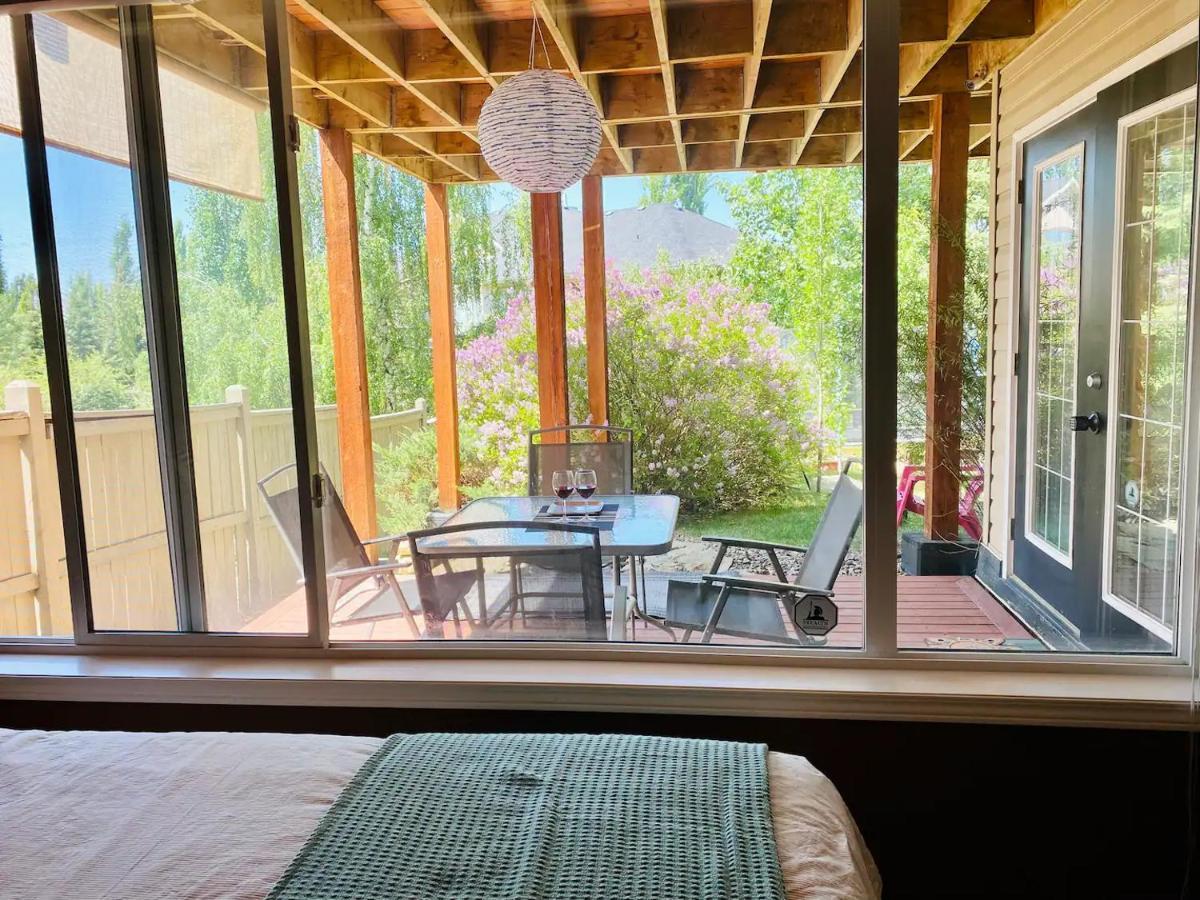 Private, Spacious, & Bright Home YYC 외부 사진