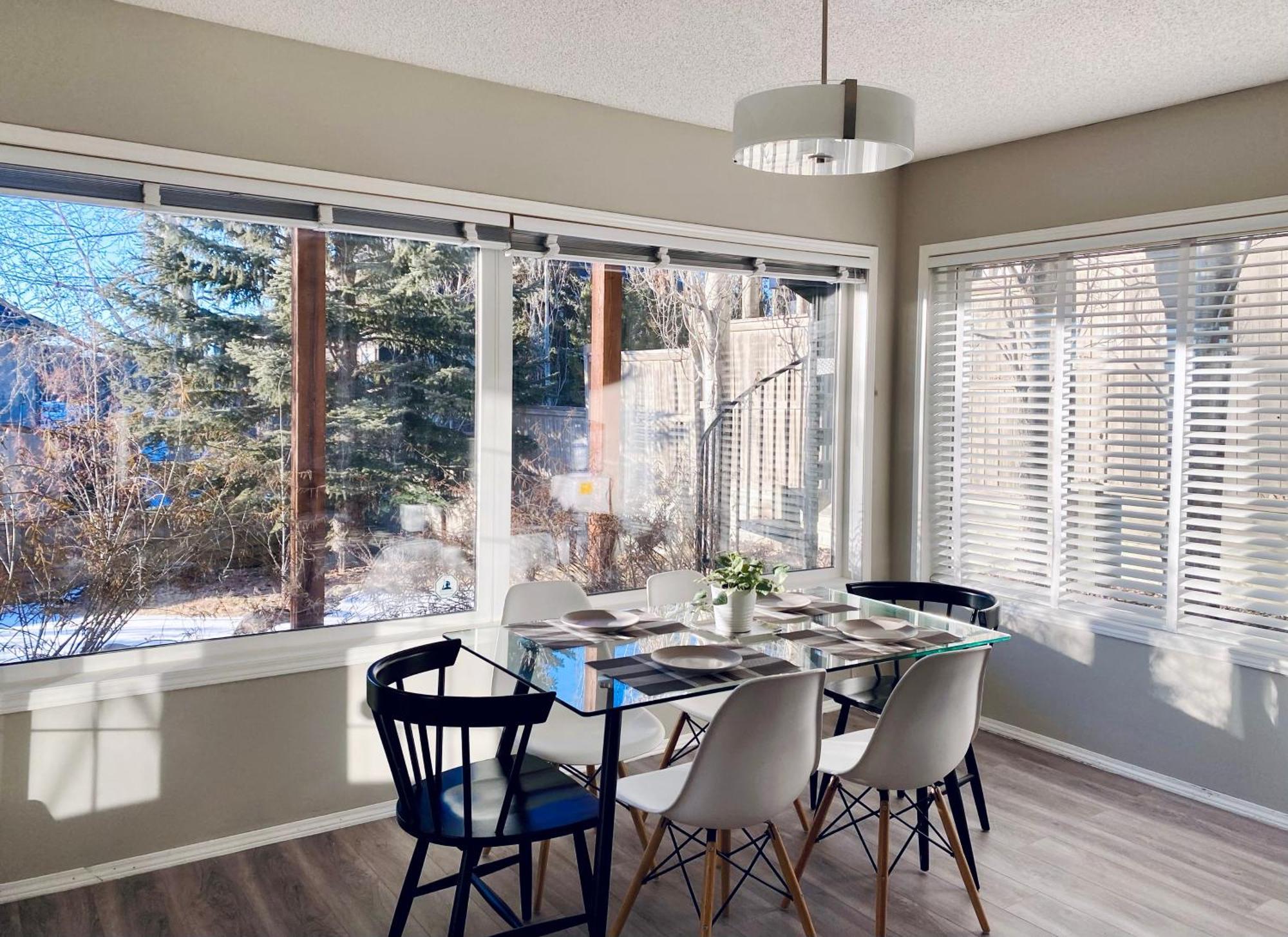 Private, Spacious, & Bright Home YYC 외부 사진